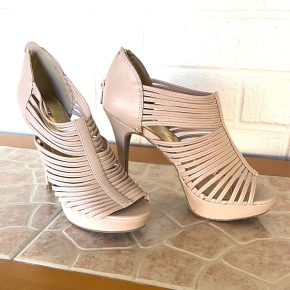 Nude Tan Strappy pumps US size 6.5, 4 inch heel - Picture 1 of 8